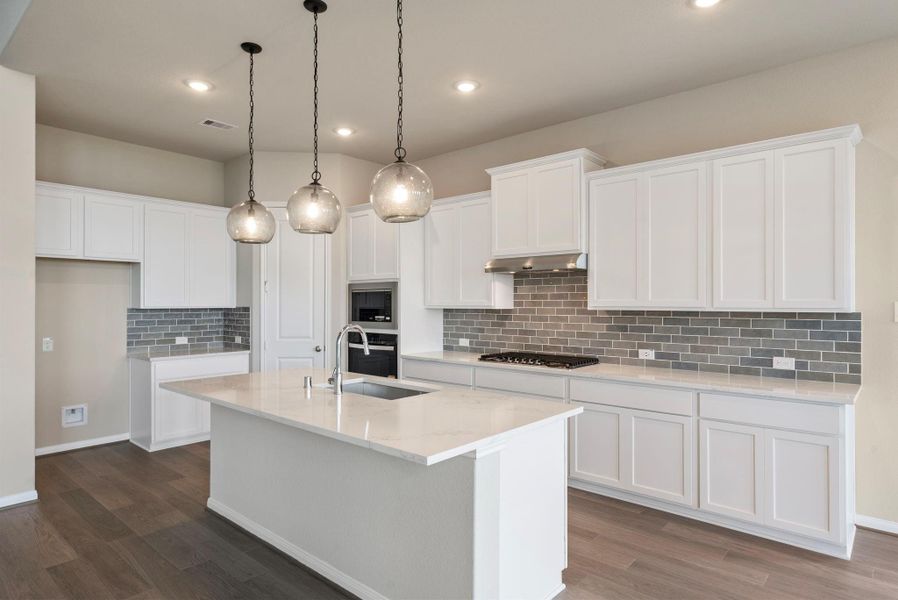 Furnished interior view inside a new home in Valencia, Manvel (Image 9).