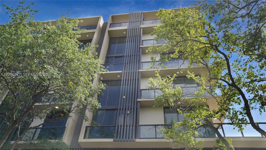 Condo located in Miami, FL showcasing its design and architecture (Image 4).