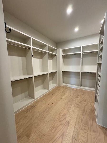 Spacious, unfurnished interior of a new home in , Fulshear (Image 10).