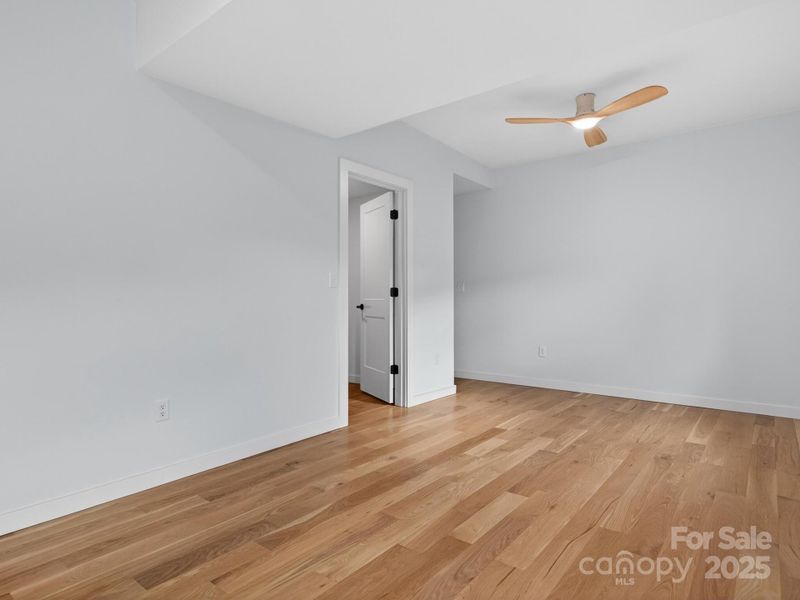 Spacious, unfurnished interior of a new home in , Asheville (Image 34).