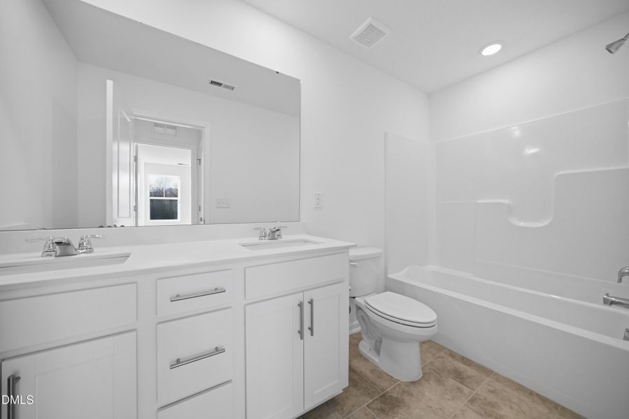 SUN_Everlee_Pic_CarsonII_QMI_230_Bath2_1 SUN_Everlee_Pic_CarsonII_QMI_230_Bath2_1