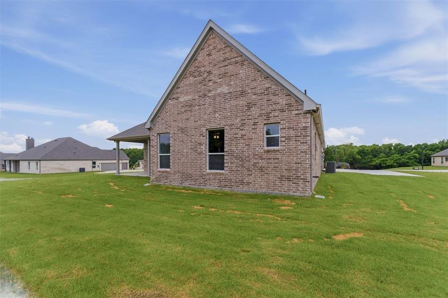 Exterior details and patio area of a home in Grayson Ridge, Van Alstyne (Image 3).