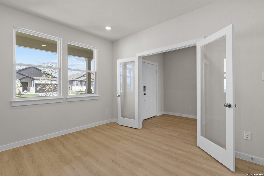 Spacious, unfurnished interior of a new home in Hiddenbrooke, Seguin (Image 18).