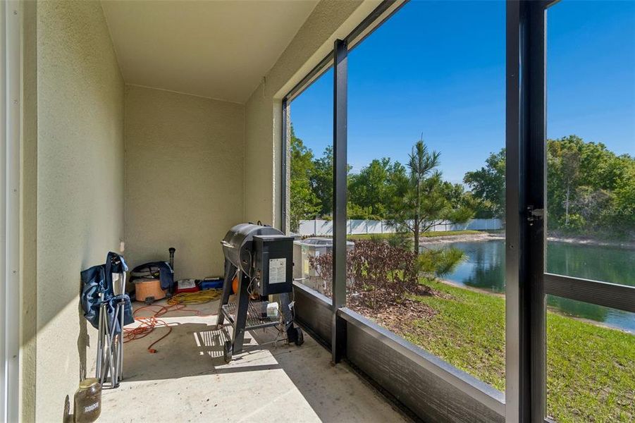 Exterior details and patio area of a home in , Land O' Lakes (Image 4).