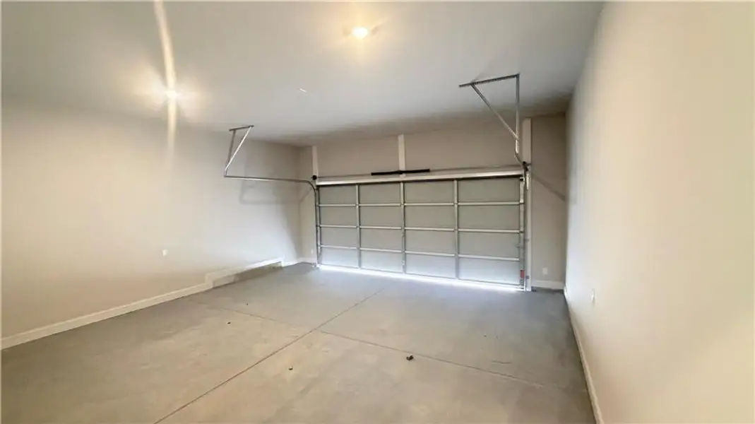 Spacious, unfurnished interior of a new home in Habersham Meadows, Demorest (Image 26).