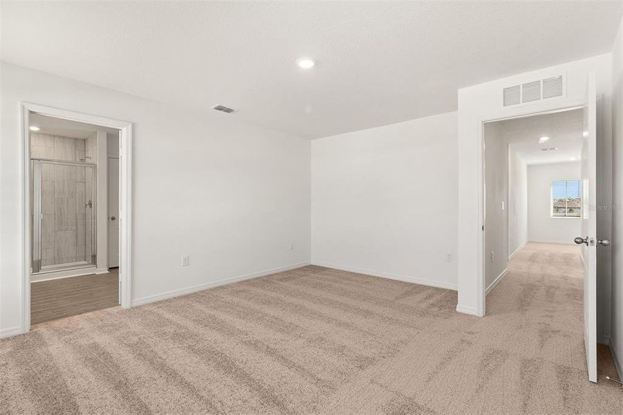 Spacious, unfurnished interior of a new home in Peach Crossings, Winter Haven (Image 16).