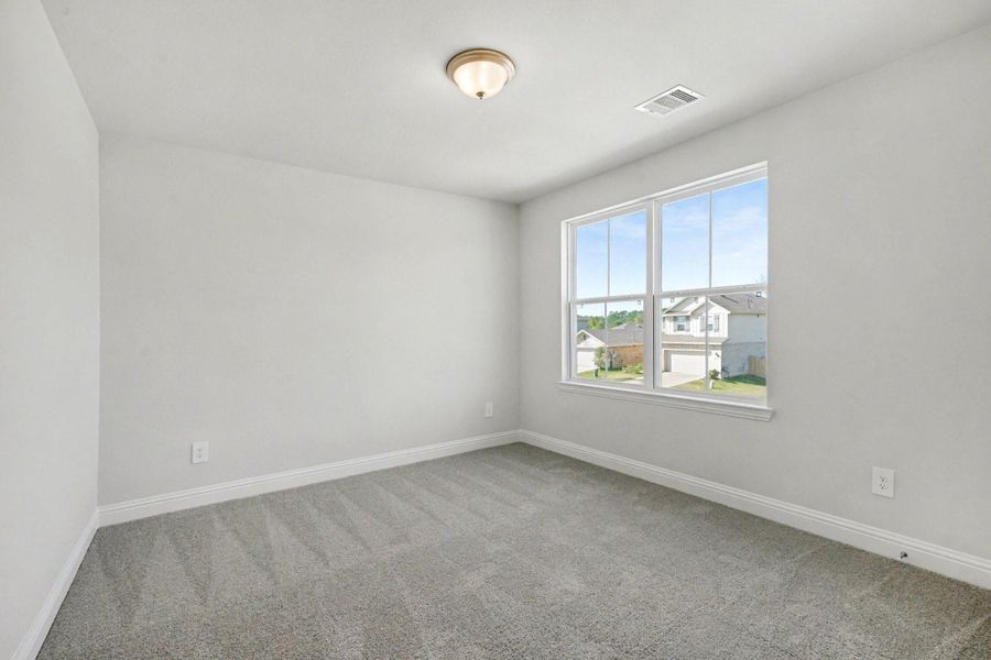 Spacious, unfurnished interior of a new home in Bayou Maison, Dickinson (Image 12).