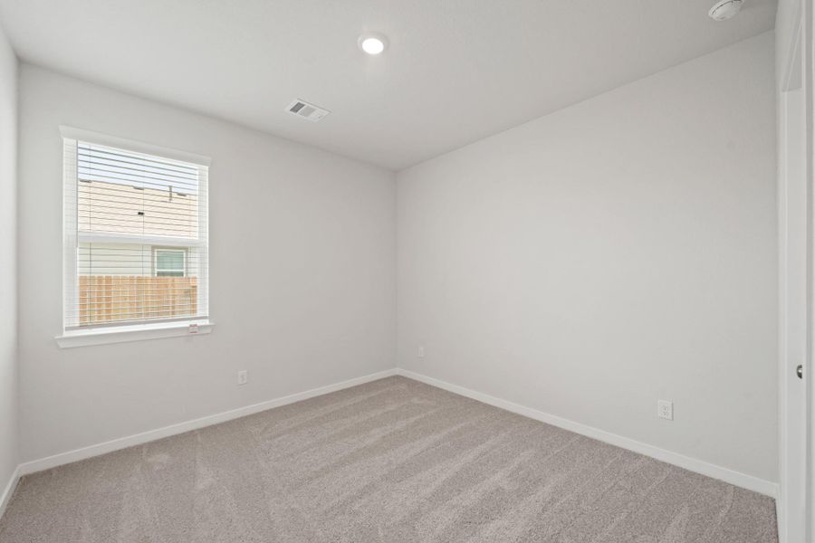 Spacious, unfurnished interior of a new home in Valor Park, Bay City (Image 19).