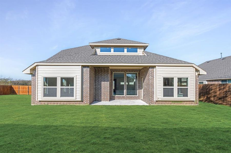 Exterior details and patio area of a home in Sable Creek, Sanger (Image 4).