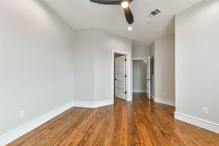 Spacious, unfurnished interior of a new home in , Galveston (Image 17).