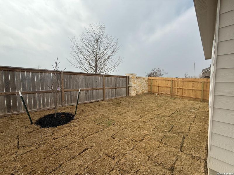 Exterior details and patio area of a home in Hennersby Hollow, San Antonio (Image 3).