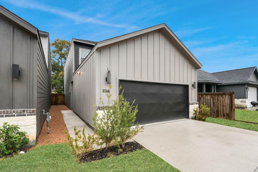 Front exterior of a new home in , Houston, TX, highlighting curb appeal (Image 25). Front exterior of a new home in , Houston, TX, highlighting curb appeal (Image 25).