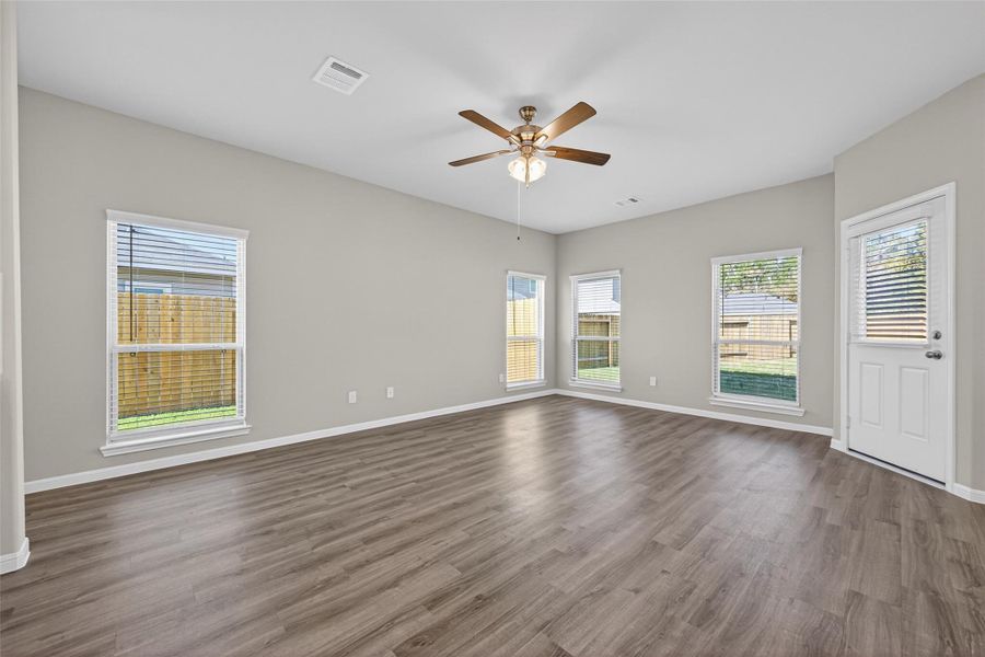 Spacious, unfurnished interior of a new home in Woodland Lakes, Huffman (Image 19).