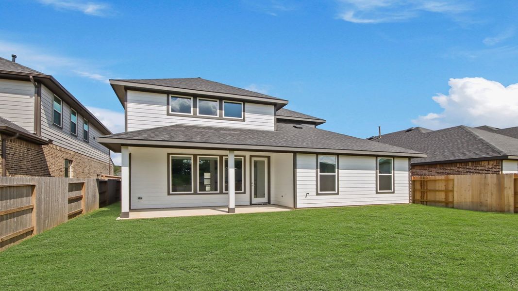 Exterior details and patio area of a home in Hills of Westlake, Conroe (Image 3).