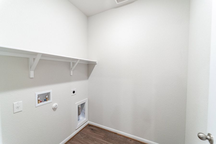 Spacious, unfurnished interior of a new home in Sanctuary, Salado (Image 13).