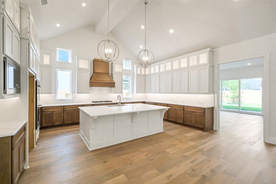 Furnished interior view inside a new home in Evergreen 70', Conroe (Image 11).