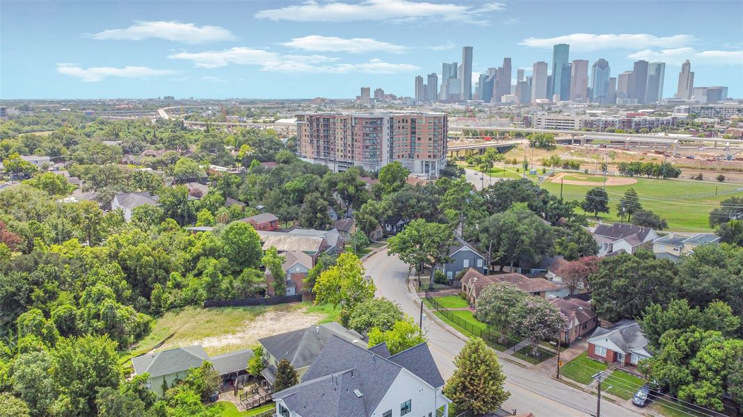 Situated just minutes from downtown This spectacular locations is the best of all worlds. Once inside the gates you will be transported to a natural ravine setting. Step out and walk just blocks to restaurants shopping and Stude Park. Hike and Bike trails connect to Buffalo Bayou Park and provide miles of riding and enjoyment. Situated just minutes from downtown This spectacular locations is the best of all worlds. Once inside the gates you will be transported to a natural ravine setting. Step out and walk just blocks to restaurants shopping and Stude Park. Hike and Bike trails connect to Buffalo Bayou Park and provide miles of riding and enjoyment.