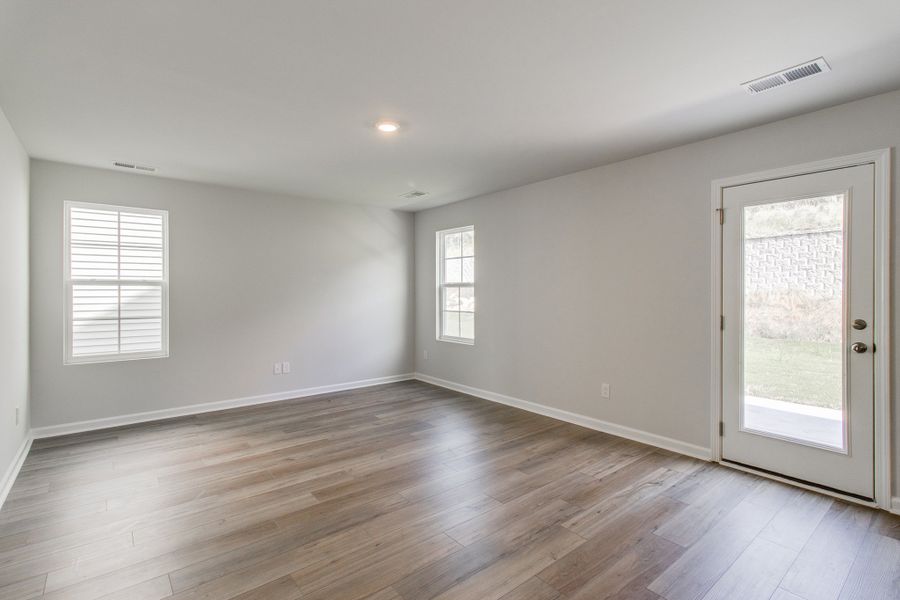 Spacious, unfurnished interior of a new home in Bluefield, Lexington (Image 15).