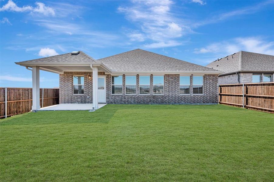 Exterior details and patio area of a home in Lane Ranch, Sanger (Image 24).