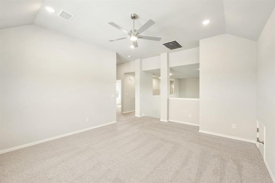 Spacious, unfurnished interior of a new home in Sunset Ridge, Alvarado (Image 31).