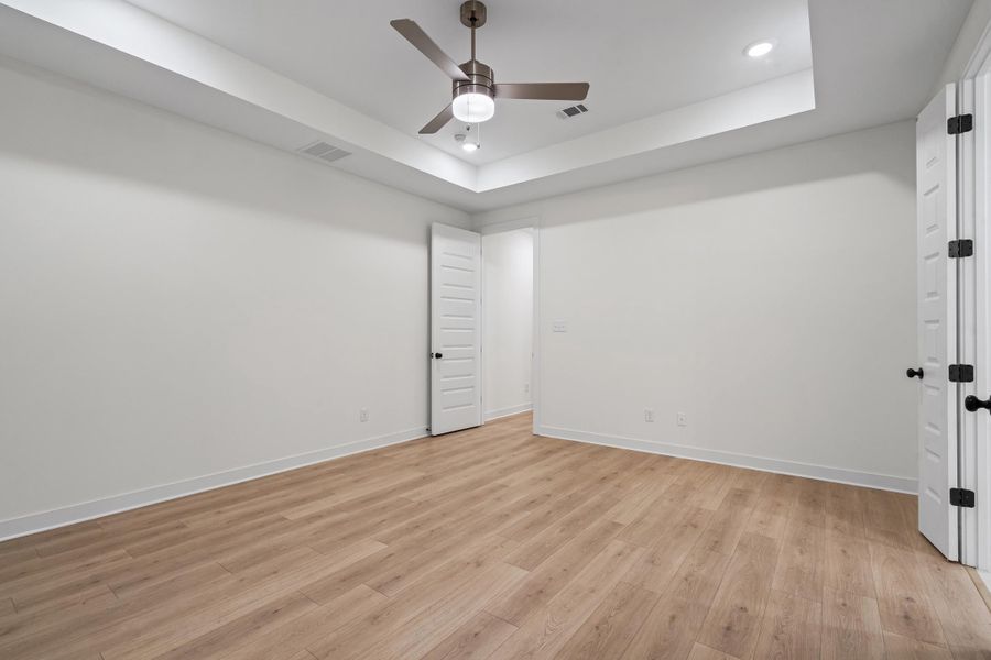 Spacious, unfurnished interior of a new home in Walker Farms, Bartlett (Image 19).