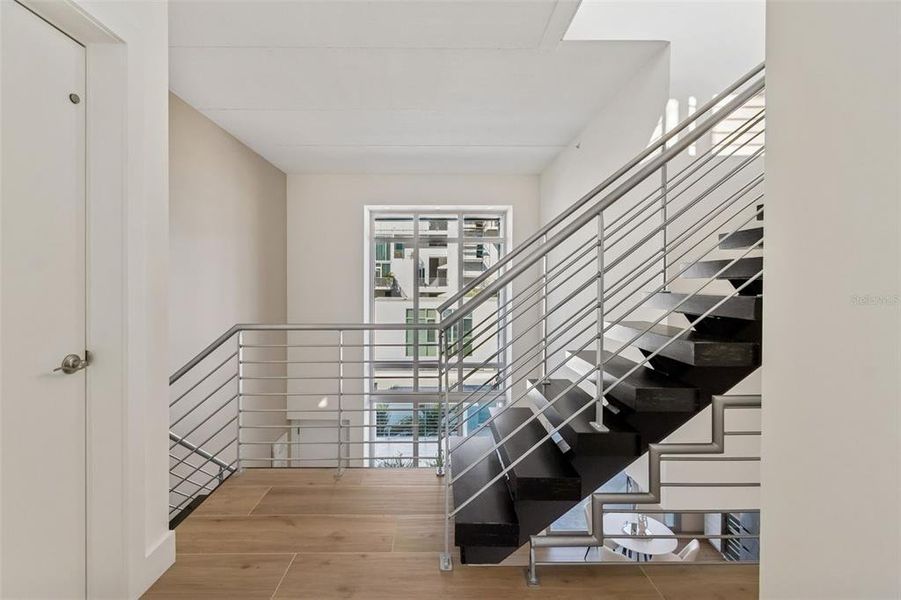 Spacious, unfurnished interior of a new home in , Sarasota (Image 24).