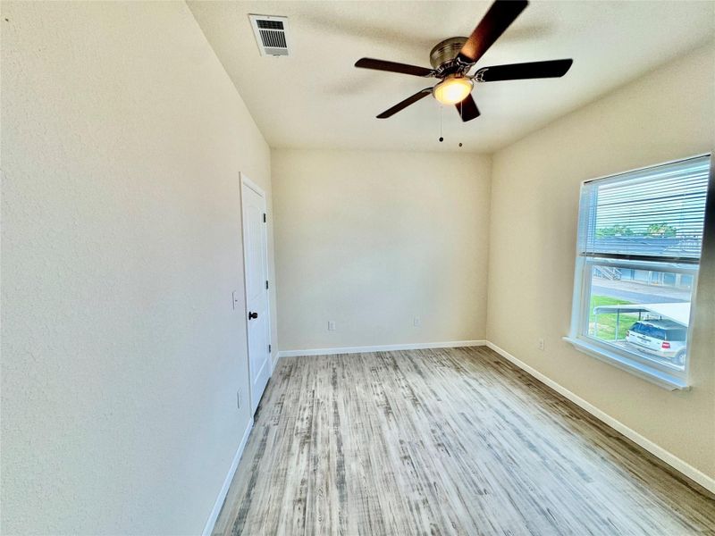 Spacious, unfurnished interior of a new home in , Bayou Vista (Image 29).