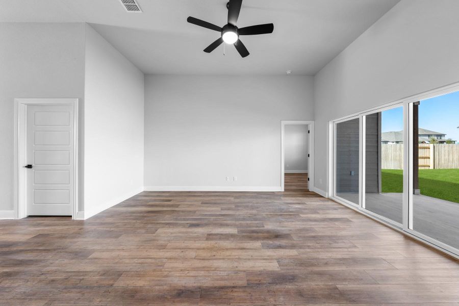 Spacious, unfurnished interior of a new home in TRACE, San Marcos (Image 14).