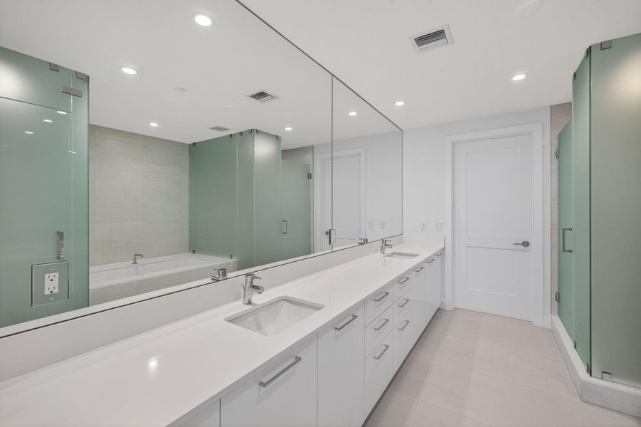 Furnished interior view inside a new home in , Fort Lauderdale (Image 10).