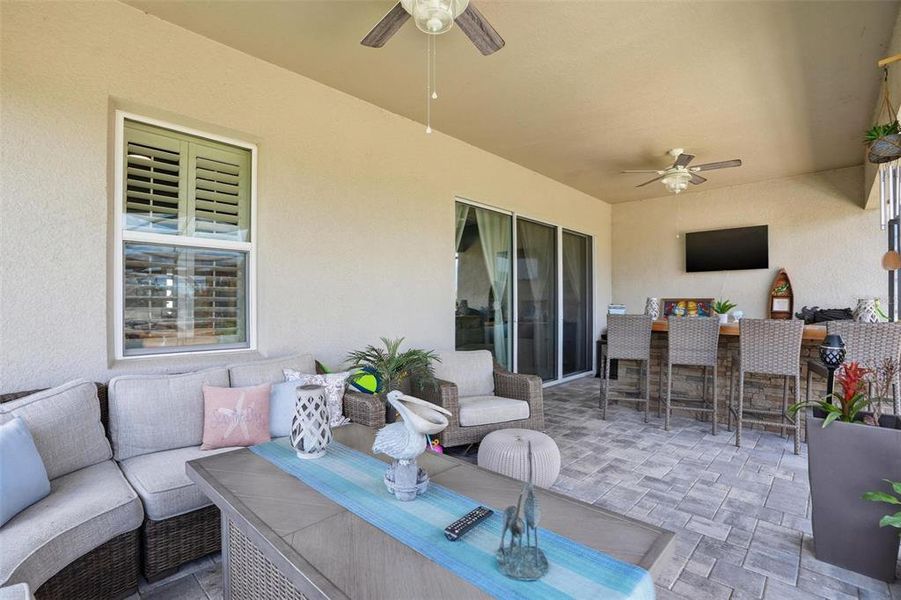 Exterior details and patio area of a home in , Weeki Wachee (Image 27).