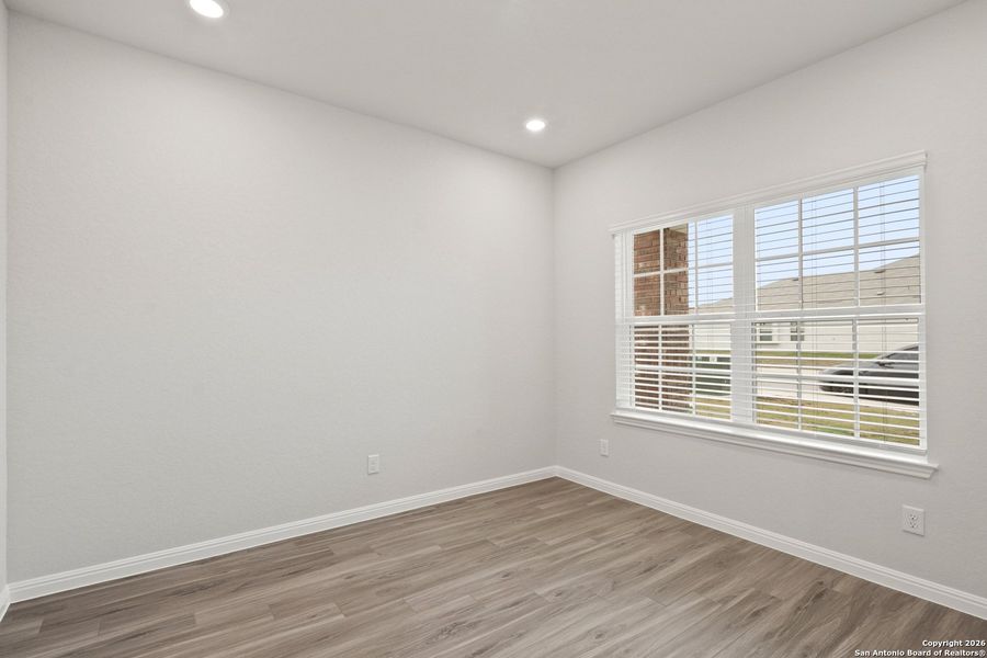 Spacious, unfurnished interior of a new home in Cinco Lakes, San Antonio (Image 14).