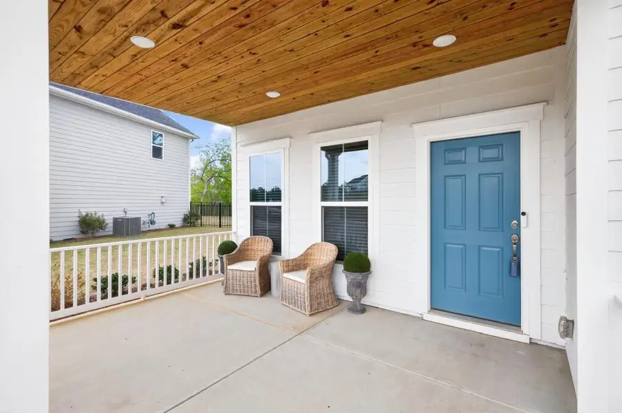 Exterior details and patio area of a home in Reunion, Flowery Branch (Image 3).