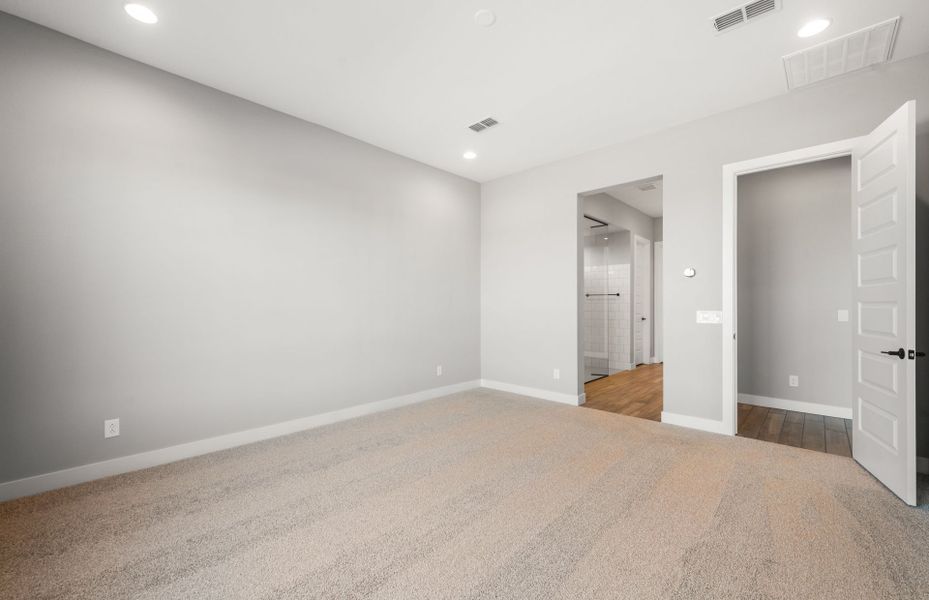 Spacious, unfurnished interior of a new home in Visara, Surprise (Image 23).