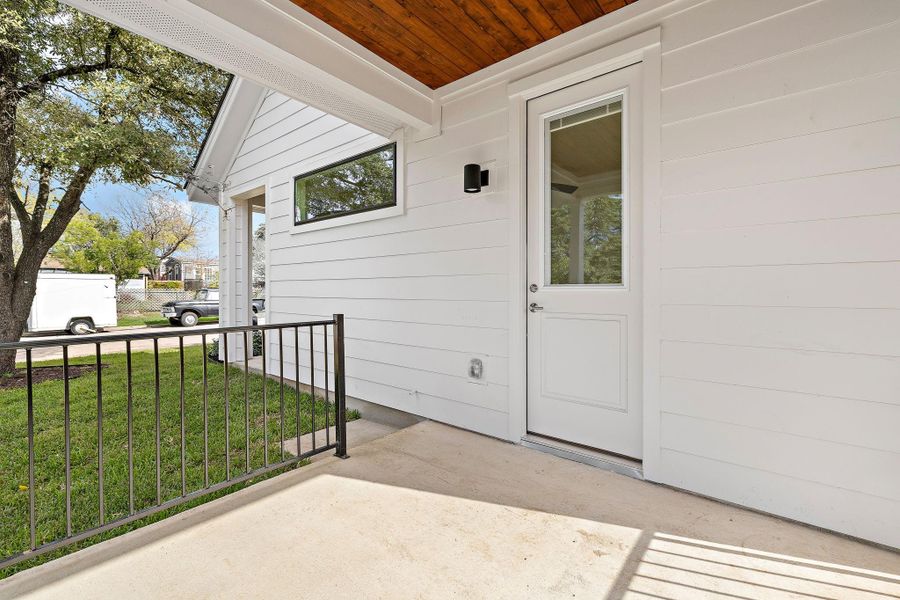 Side covered patio