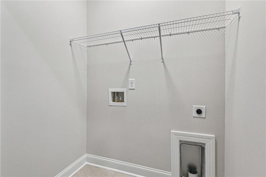 Spacious, unfurnished interior of a new home in Byers Park, Alpharetta (Image 24).