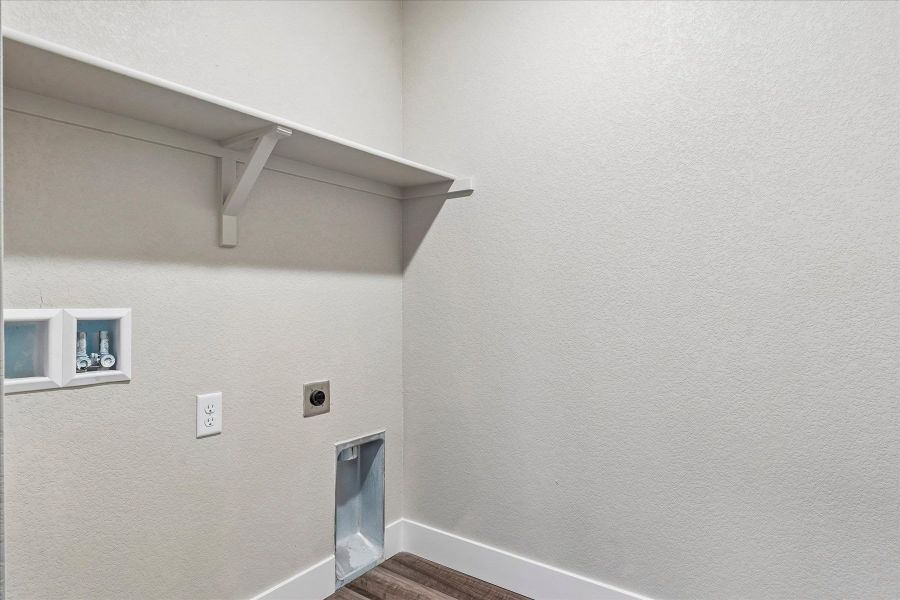 Spacious, unfurnished interior of a new home in Pony Park, Colorado Springs (Image 15).
