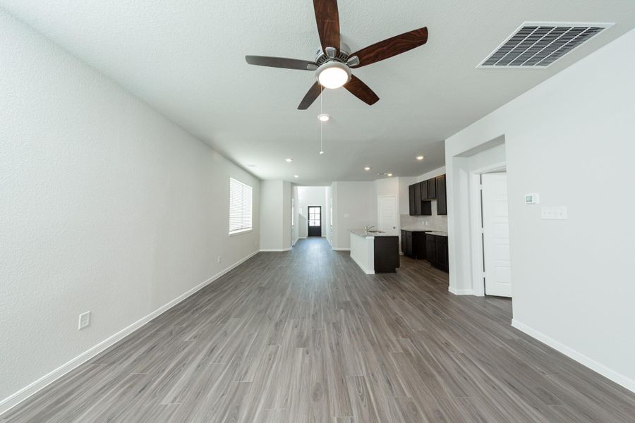 Spacious, unfurnished interior of a new home in Bammel Oaks, Houston (Image 15).