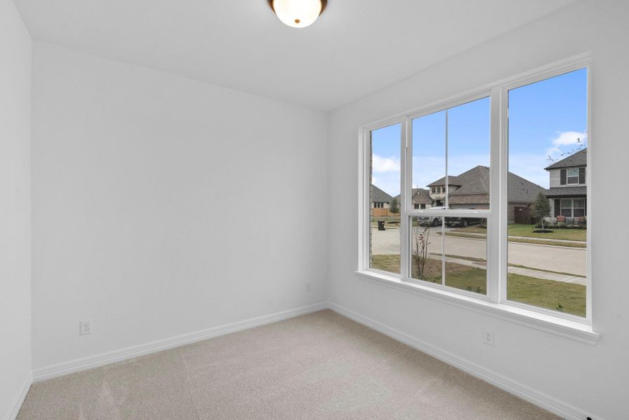 Spacious, unfurnished interior of a new home in Blue Heron Estates, Mont Belvieu (Image 13).