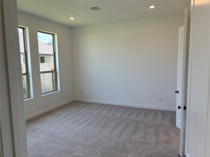 **Photos are an illustration of the plan. The actual homesite is not depicted.** **Photos are an illustration of the plan. The actual homesite is not depicted.**