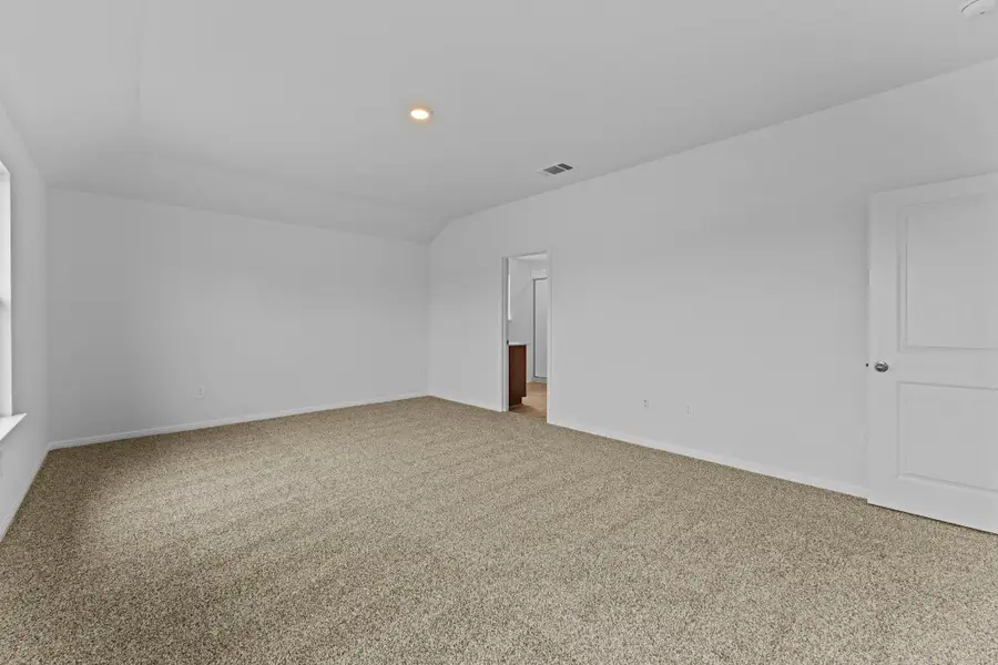 Spacious, unfurnished interior of a new home in Bar W Ranch, Leander (Image 25).