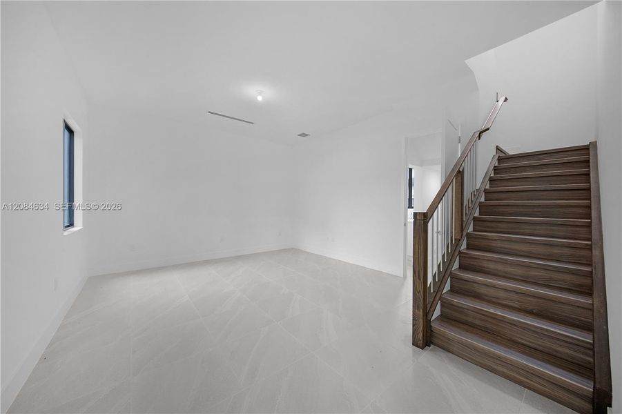 Spacious, unfurnished interior of a new home in , Miami (Image 26).