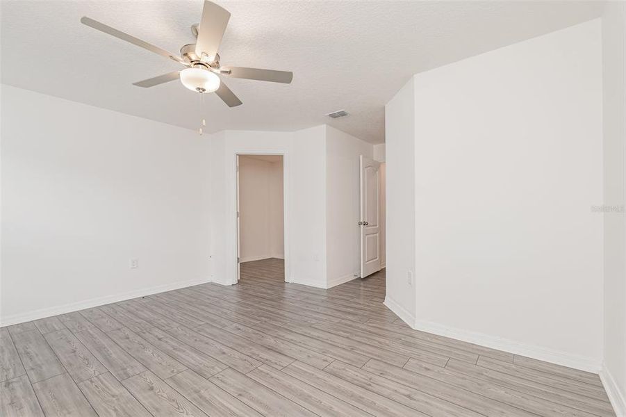 Spacious, unfurnished interior of a new home in , Palm Bay (Image 5).