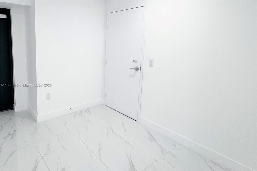 Spacious, unfurnished interior of a new home in , Miami (Image 14).