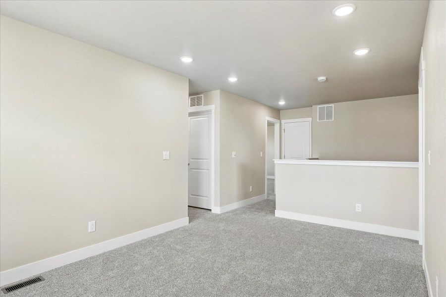 Spacious, unfurnished interior of a new home in The Glen-12, Colorado Springs (Image 20).