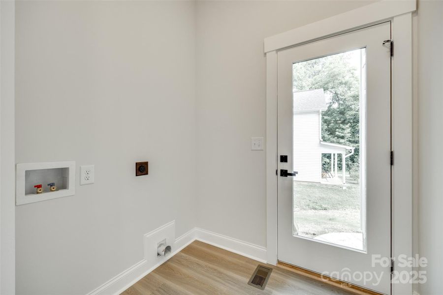 Laundry/Mud Room Laundry/Mud Room
