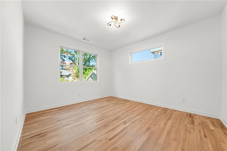 Spacious, unfurnished interior of a new home in , Atlanta (Image 32).