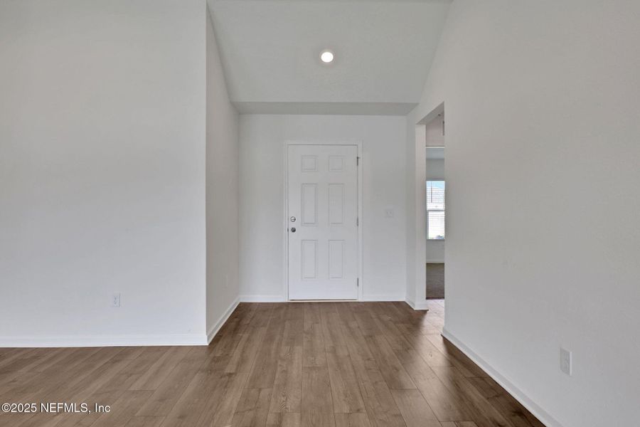 Spacious, unfurnished interior of a new home in Bellbrooke, Jacksonville (Image 23).