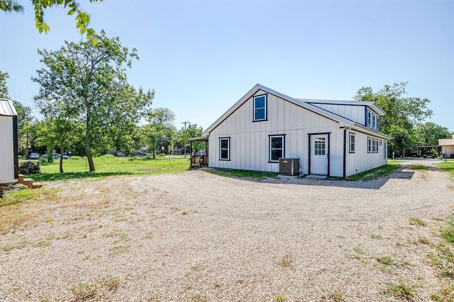 Front exterior of a new home in , Itasca, TX, highlighting curb appeal (Image 28). Front exterior of a new home in , Itasca, TX, highlighting curb appeal (Image 28).