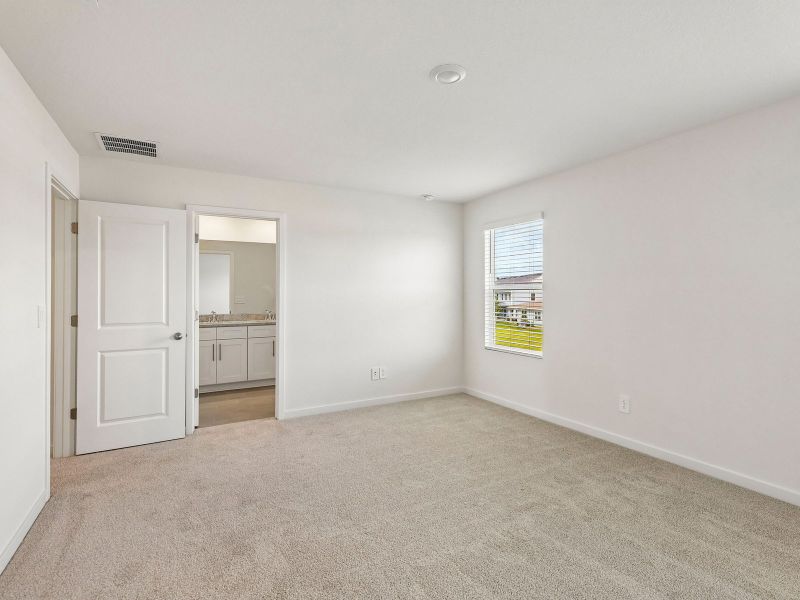 Spacious, unfurnished interior of a new home in Parkside at Shearwater, St. Augustine (Image 11).