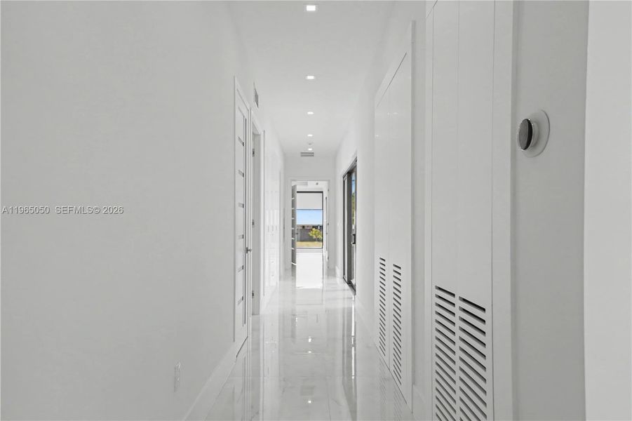 Spacious, unfurnished interior of a new home in , Miami (Image 49).
